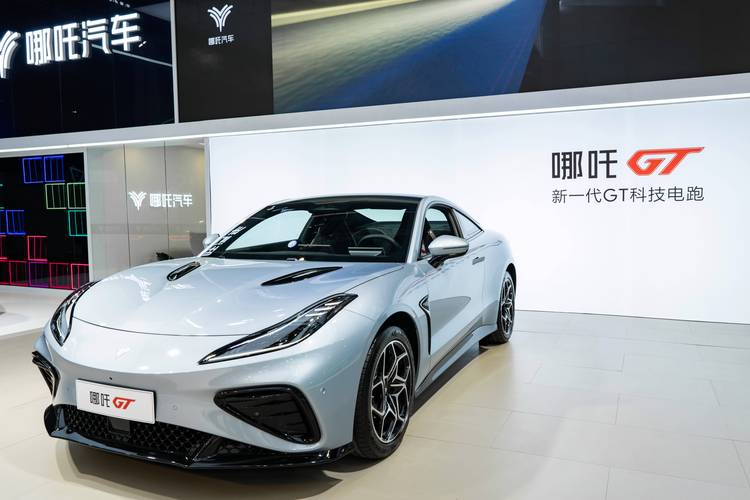 惠州91哪吒汽车在智能汽车领域的表现，领途汽车在新能源汽车市场中的影响力